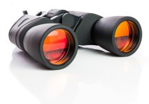 black-binoculars-isolated-with-white-background